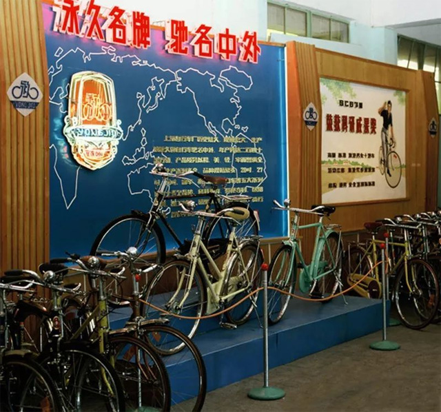 1990年展銷(xiāo)會(huì)上的永久自行車(chē)展臺(tái)
